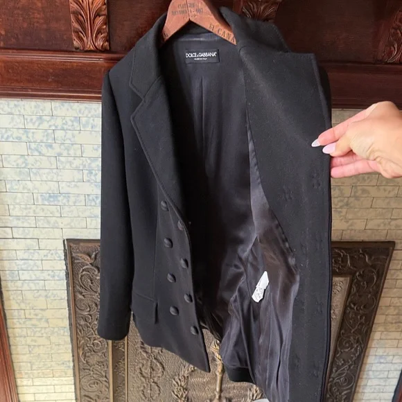 Dolce & Gabbana Elegant Black Blazer - Picture 5 of 7